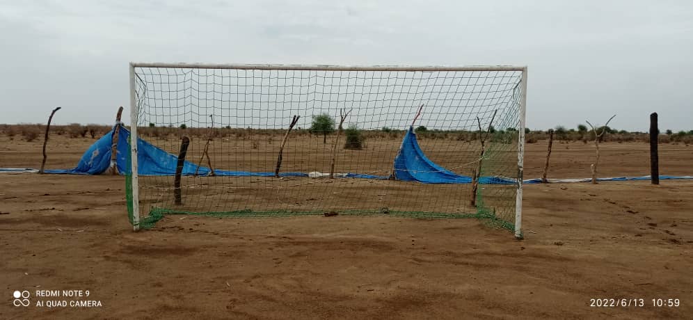 Poteau de football métalique